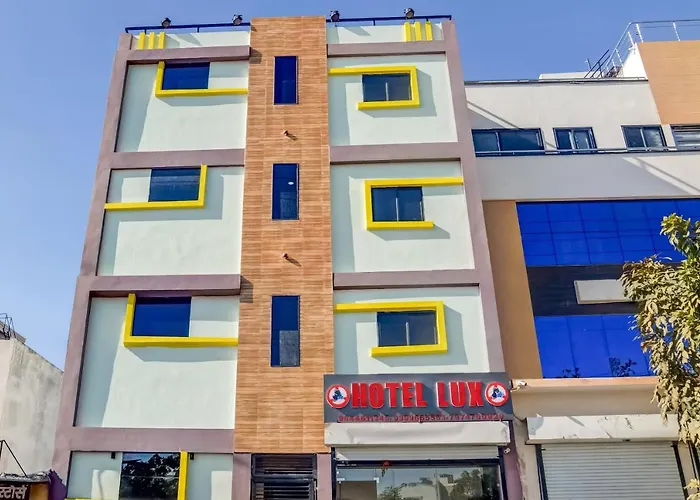 Spot On 76764 Hotel Lux