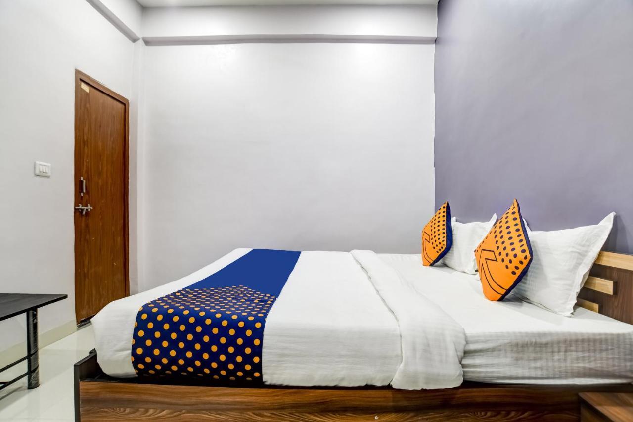 Hotel Spot On 76764 Lux Indore